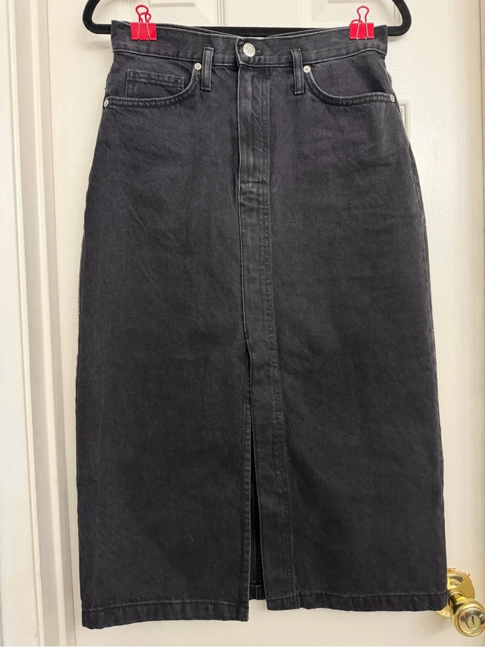 7114 MANGO Black Denim Midi Skirt - Classic Front-Slit Design
